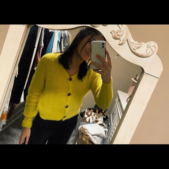 YELLOW CROPPED SWEATER - Picture 2 of 2
